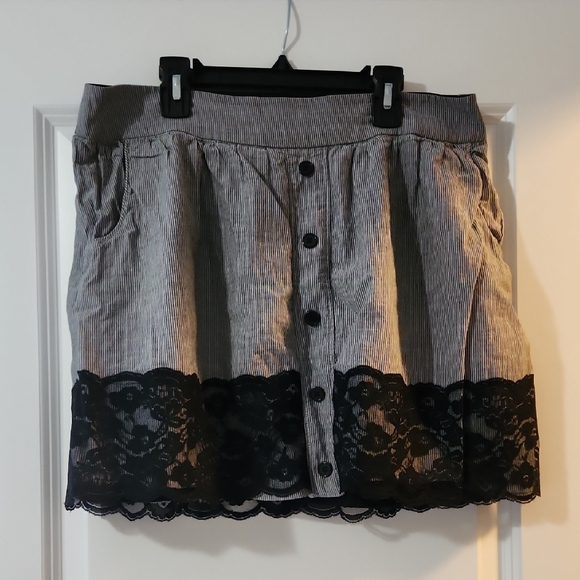 Black and Gray Lace Trim Skirt - Picture 1 of 2